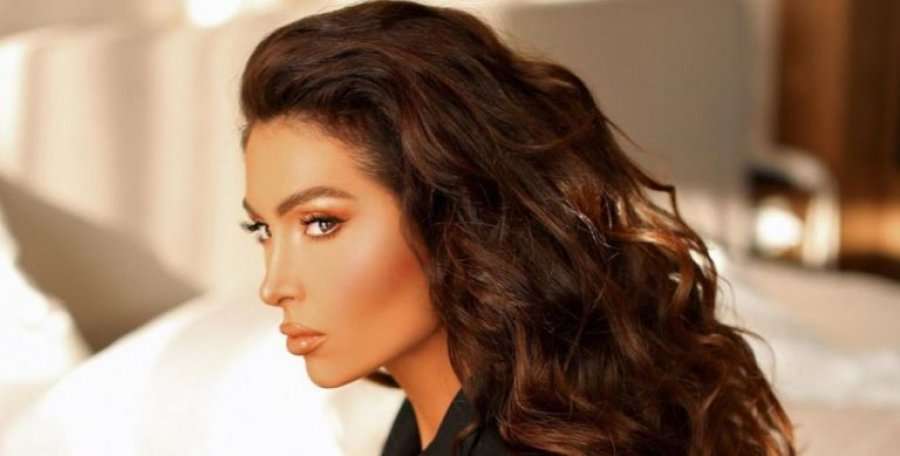 Me stil të viteve ’90-ta, Nora Istrefi vjen sensuale në fotosesionin e ri