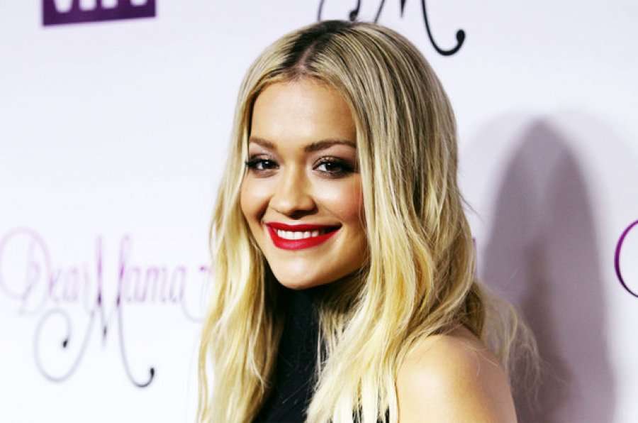 Rita Ora i nënshtrohet një operacioni kirurgjik