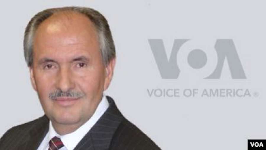 Elez Biberaj emërohet drejtor në detyrë i “Zërit të Amerikës”
