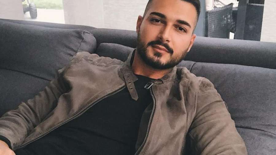 Enis Bytyqi sjell në versionin e tij këngët “Xhamadani vija vija” dhe “Ani mori nuse”