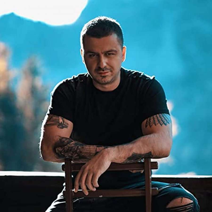 Genc Prelvukaj publikon këngë po aq thumbuese sa “Eskorta”