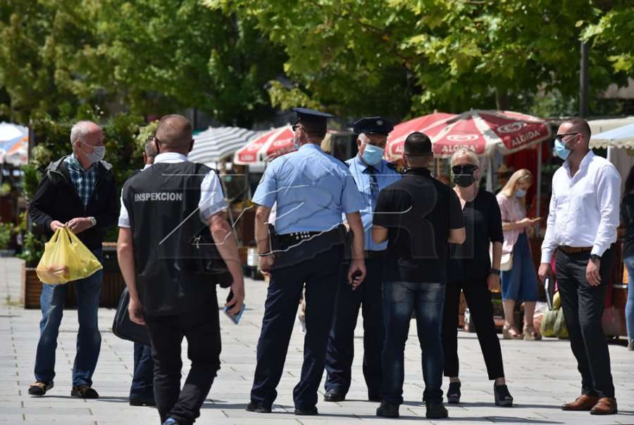 Për dy javë policia ka shqiptuar 1025 gjoba për mosrespektim të masave anti-COVID-19