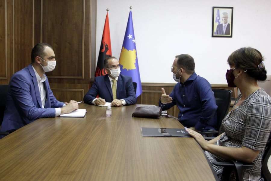 Ministri Krasniqi bën me dije se do t’i adresojë të gjitha ankesat e bizneseve lidhur me COVID-19