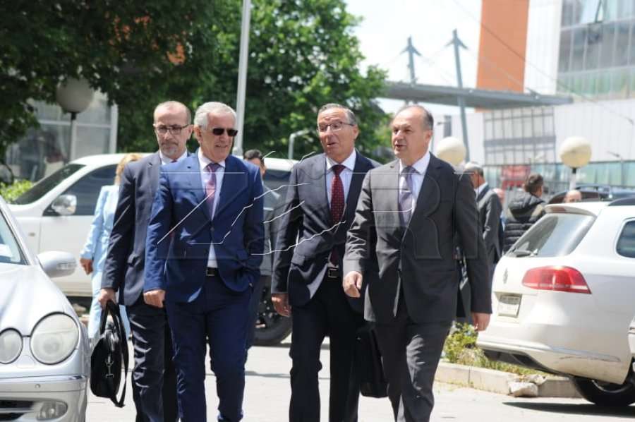 PDK-ja arrin në Kuvend
