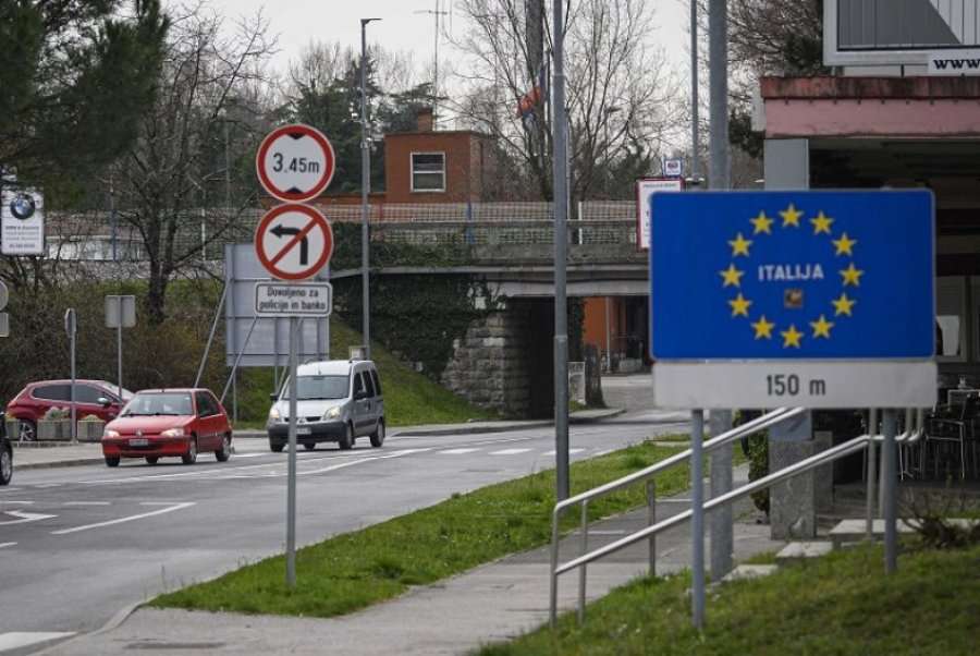 Italia hap kufijtë sot për turistët nga BE-ja