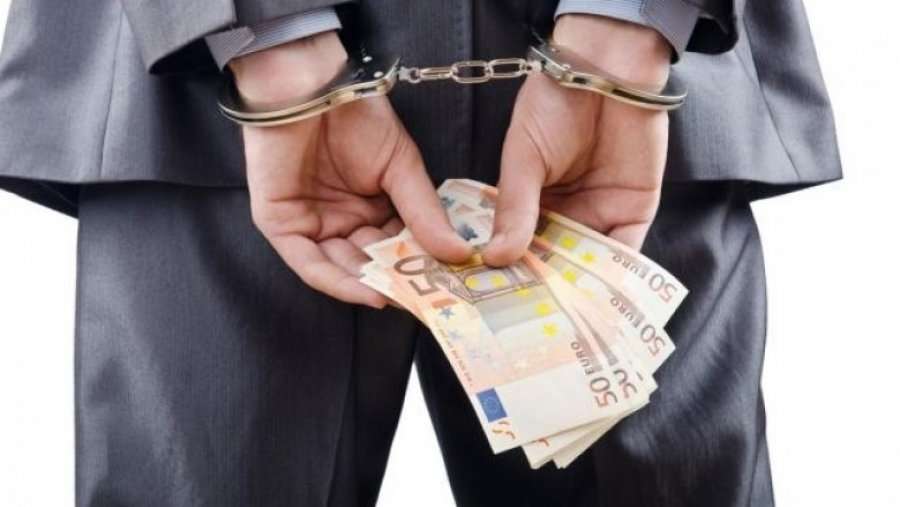 Falsifikonin diploma të shkollave të mesme për 2 mijë euro, aktakuzë ndaj 8 personave