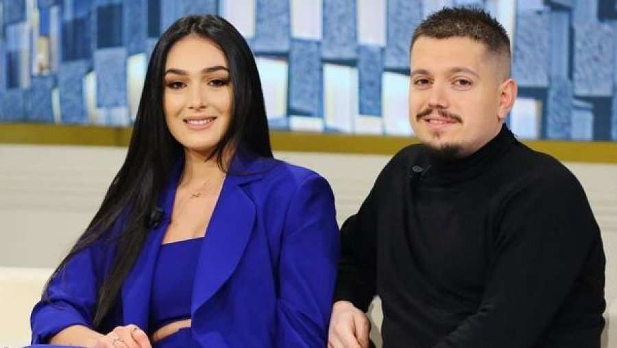 Klea Huta poston foto e ëmbël me djalin e porsalindur