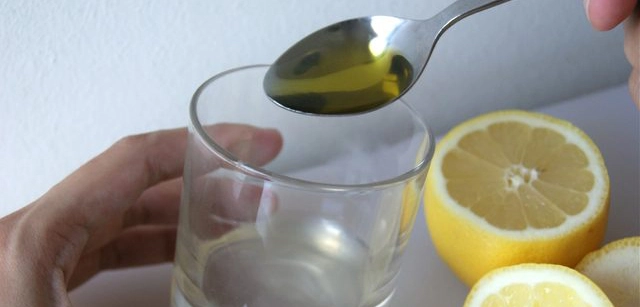 Vaj ulliri me limon për fuqi gjatë ditës