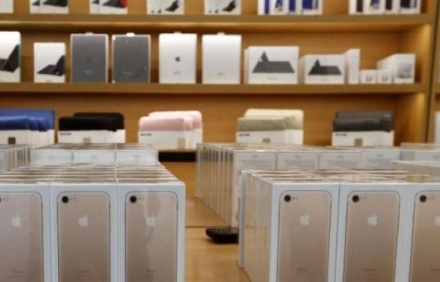 iPhone 12 vjen me një mbushës të shpejtë 20W
