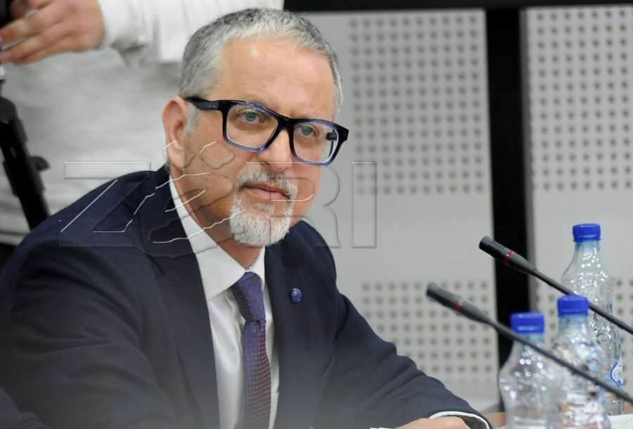 Ministri Vitia thërret qytetarët të dalin në ora 20:00 në ballkone, kjo është arsyeja