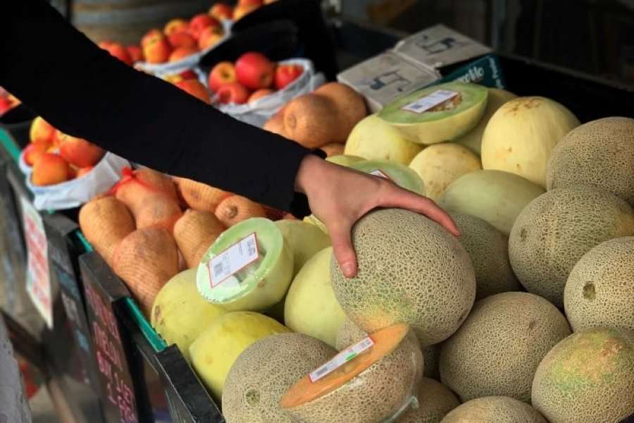 E thotë virologu: Koronavirusin mund ta marrim dhe nga frutat e perimet, lajini me ujë të ngrohtë e sapun