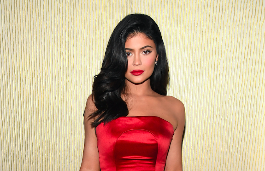 Kylie Jenner dhuron një milion dollarë për mjekët për t’i ndihmuar me gjendjen e coronavirusit