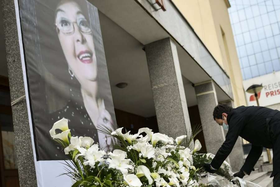 Kurti bëri homazhe pranë arkivolit të aktores, Leze Qena