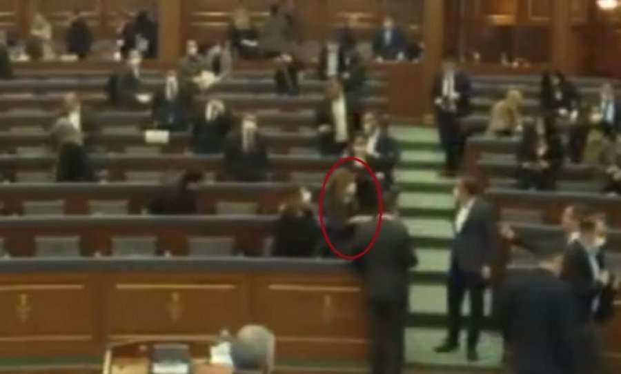 Eskalon Mimoza Kusari- Ja çfarë gjesti bëri mbrëmë pas rrëzimit të qeverisë Kurti