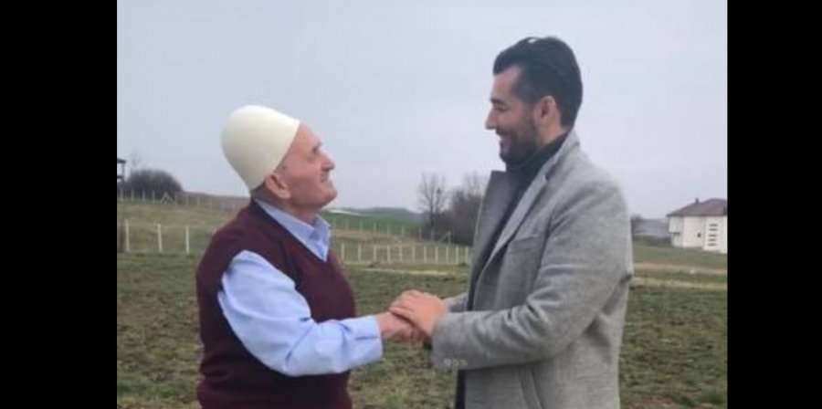 Labi viziton plakun nga Drenica që emocionoi të gjithë me gjestin e tij