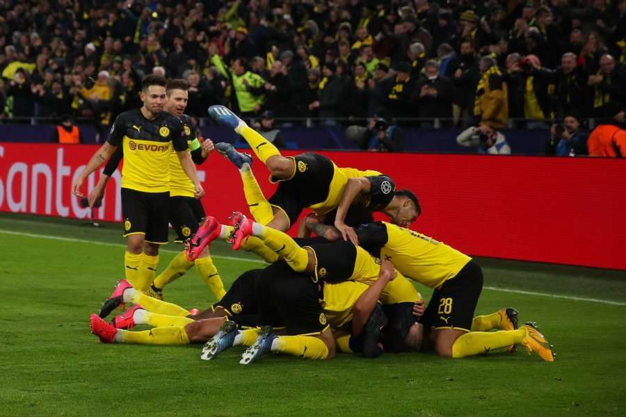 Ylli i Dortmundit tallet me shokët e skuadrës: Kështu do të dukeni pas izolimit