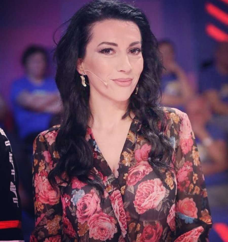 Këngëtarja e njohur shqiptare: Nuk i thuhet burg karantinës, me telefona brenda e jashtë