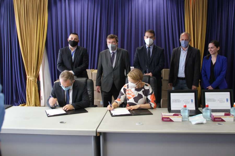 UNDP-ja dorëzon pajisje dhe artikuj mbrojtës në Ministrinë e Financave