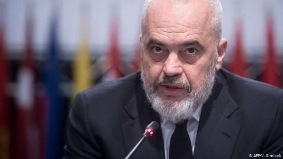 Në Shqipëri as në këtë fundjavë nuk ka masa lehtësuese ndaj COVID-19