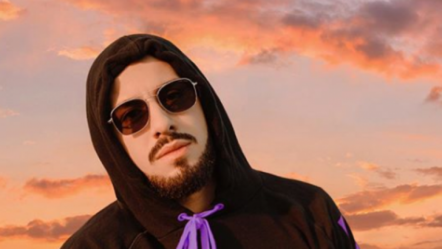 Capital T publikon në mesnatë këngën “Flawless”