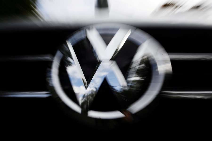 VW humbet betejën ligjore për emetimin e naftës, do t’i dëmshpërblejë 235 mijë pronarë makinash