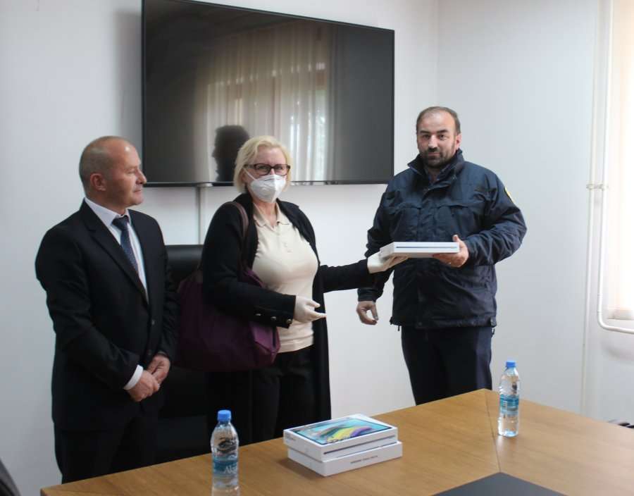 UNDP-ja i dhuron 25 tabletë Agjencisë për Menaxhimin e Emergjencave