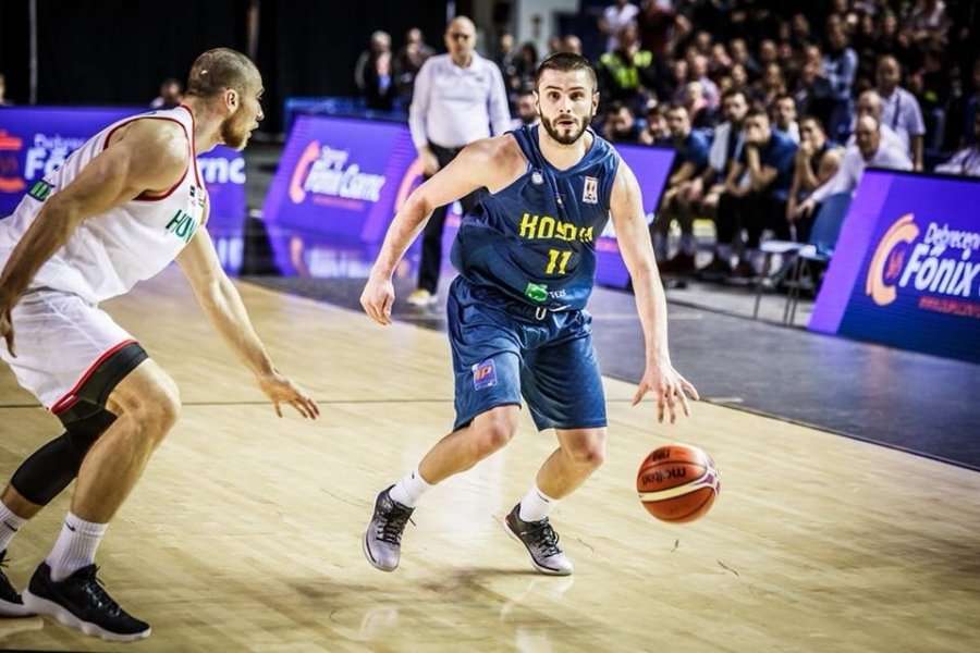 Berisha motivon bashkëlojtarët: Nuk jeni vetëm, e gjithë Kosova është me ju sonte