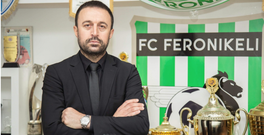 Jeta në Kosovë, problemet e Feronikelit, largimet e ndihmës-trajnerëve, suspendimet e futbollistëve dhe vazhdimësia, rrëfehet Klodian Duro