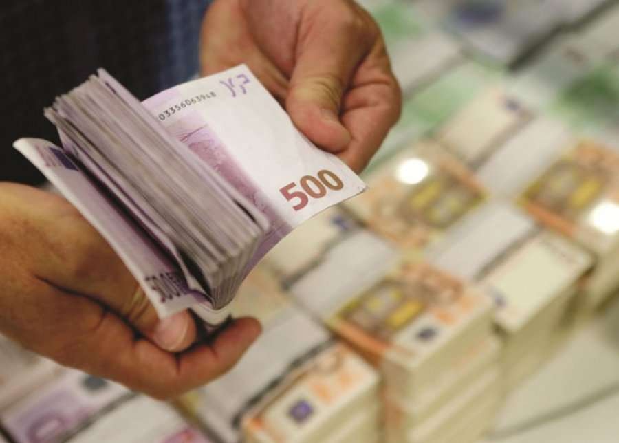 Në Shqipëri pandemia rriti kursimet, depozitat bankare arrijnë 8.7 mld euro