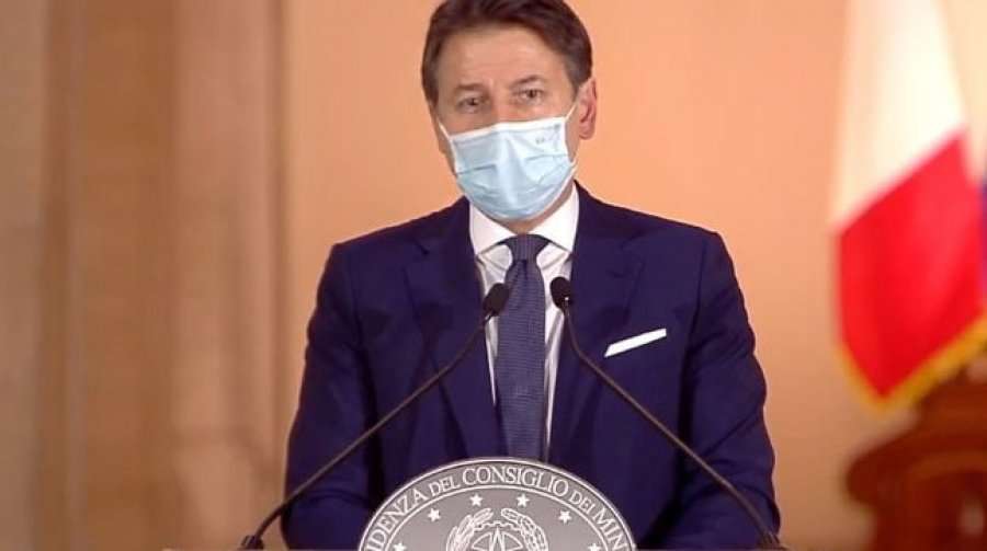 Italia shtrëngon masat anti-COVID, mbyllen sheshet, kufizohen gjimnazet dhe restorantet