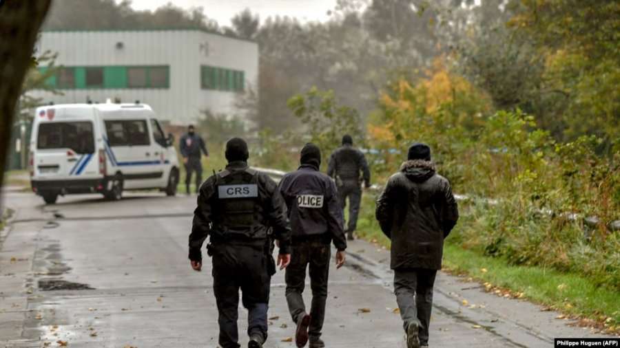 Familja e qethi sepse vajza dashuronte një serb, dëbohen nga Franca boshnjakët