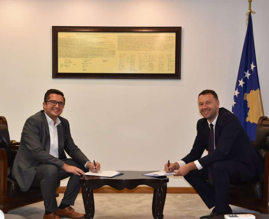 Abrashi e Mustafa, memorandum për mbjelljen e pishave nëpër rrugët e Kosovës