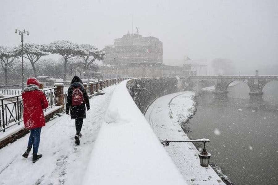 Nga temperaturat e larta, borë e papritur në Itali