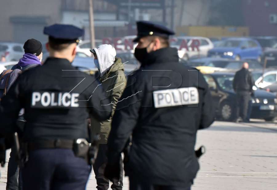 Shtetasja e Serbisë godet me veturë dy fëmijë në Mitrovicë të Jugut