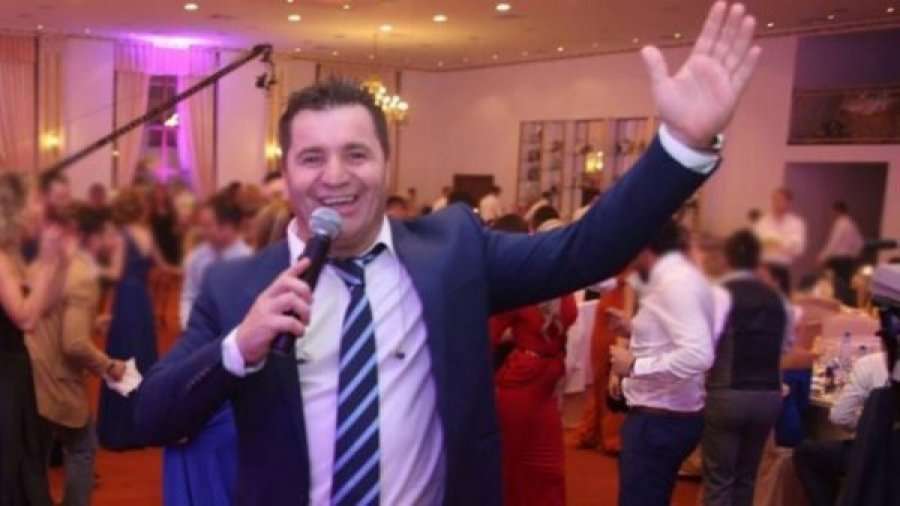 Afrim Muçiqi thotë se mërgimtarët po rezervojnë dasma në Kukës, pasi në Kosovë u ndaluan
