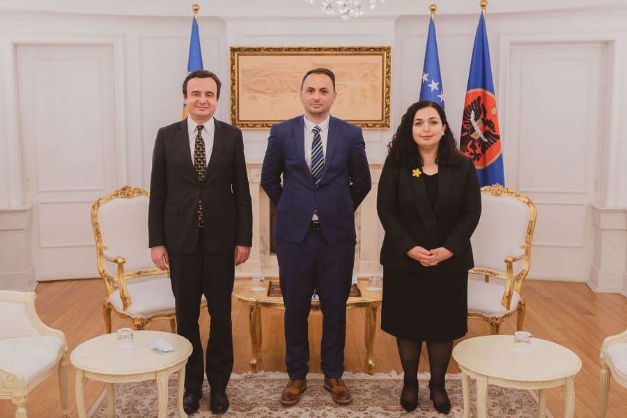 Kurti e Osmani emërojnë drejtorin e AKI-së