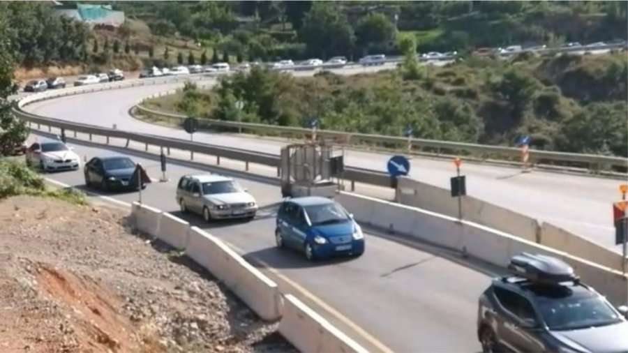 Në radhë për plazh drejt Shqipërisë, 30 mijë qytetarë nga Kosova hyjnë në pak orë në Morinë