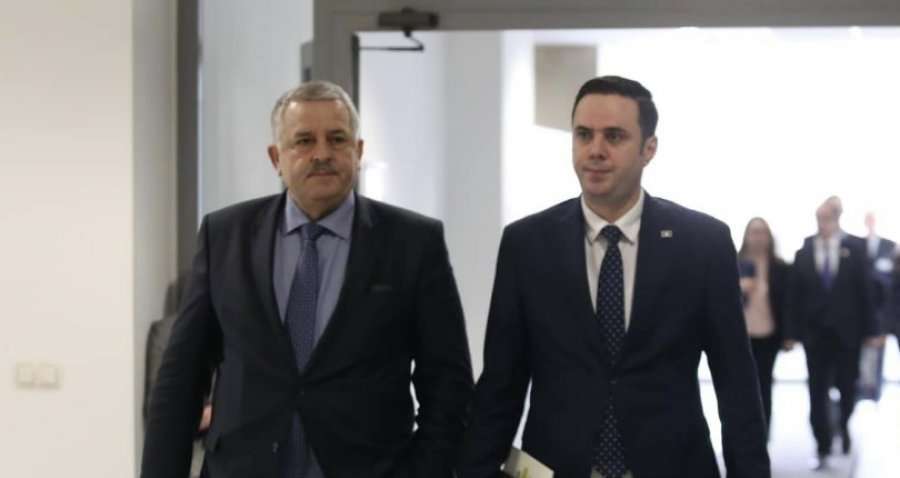 Veliu: Unë kam hangër plumba për LDK-në, Lumiri ka shkruar kolumne kundër LDK-së