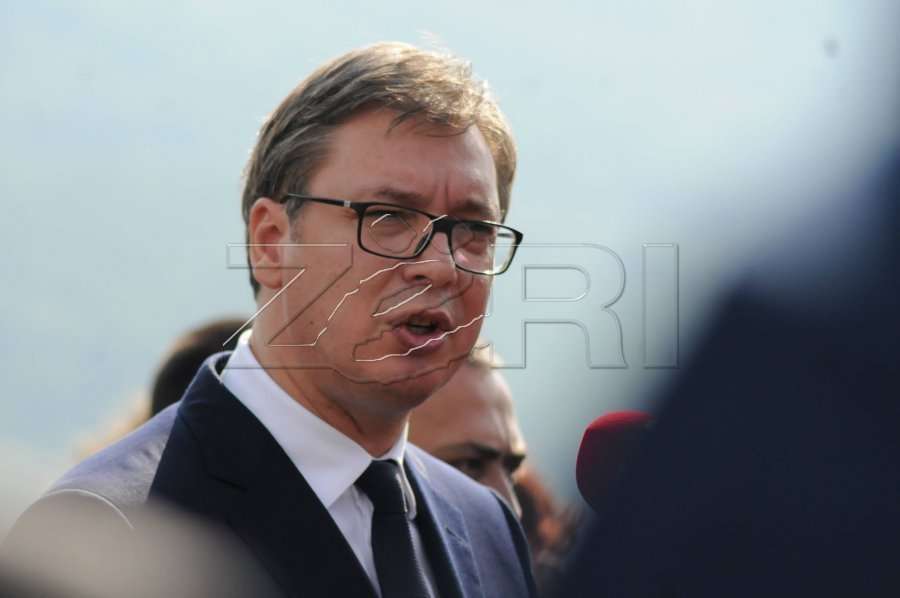 Vuçiqi deklarohet për zgjedhjet në Kosovë, ironizon me një politikane