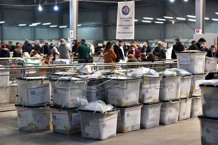 Mbi 27 mijë zarfe të votave me kusht nga zgjedhjet e 14 shkurtit