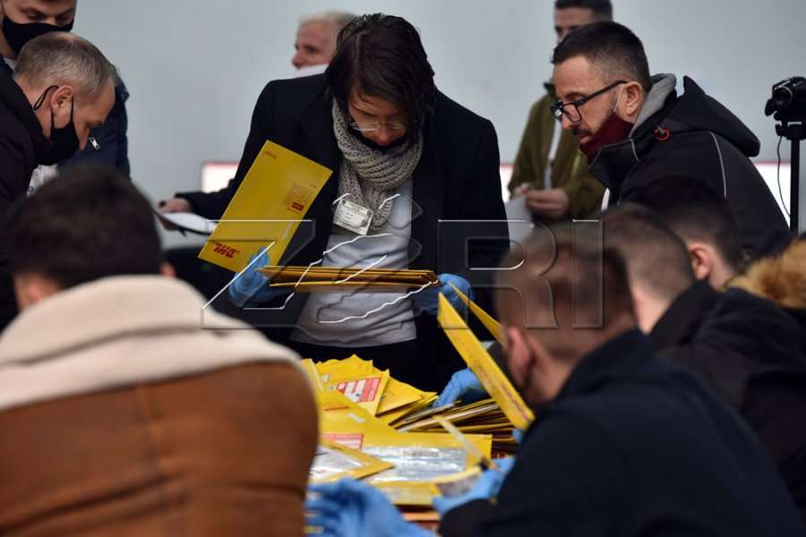 Deri tani KQZ-ja ka refuzuar rreth 12 mijë vota nga diaspora