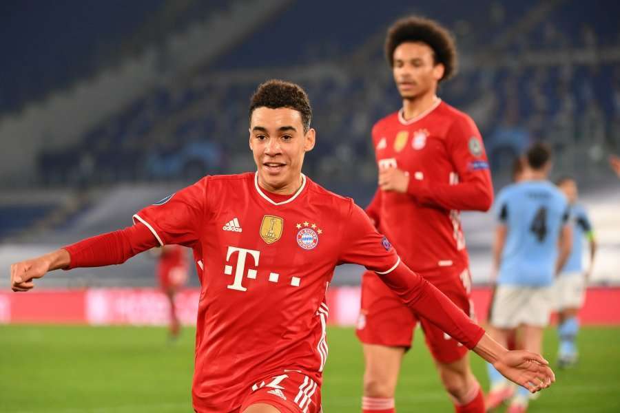 Tre ditë pa mbushur 18 vjeç, ylli i Bayern Munichut shkruan historinë në Ligën e Kampionëve