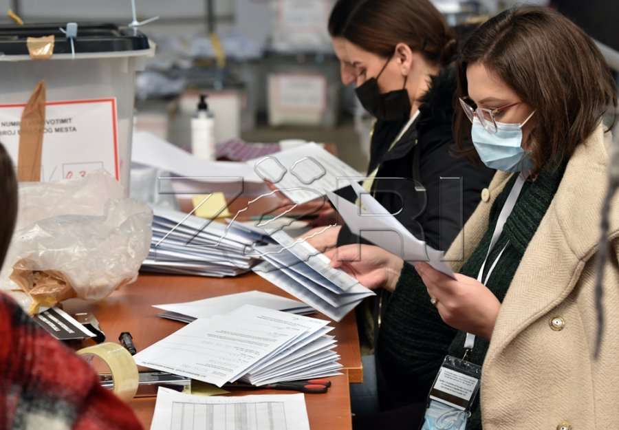 Numërohen 10 mijë vota me kusht, gjysma e tyre shkojnë për Vetëvendosjen