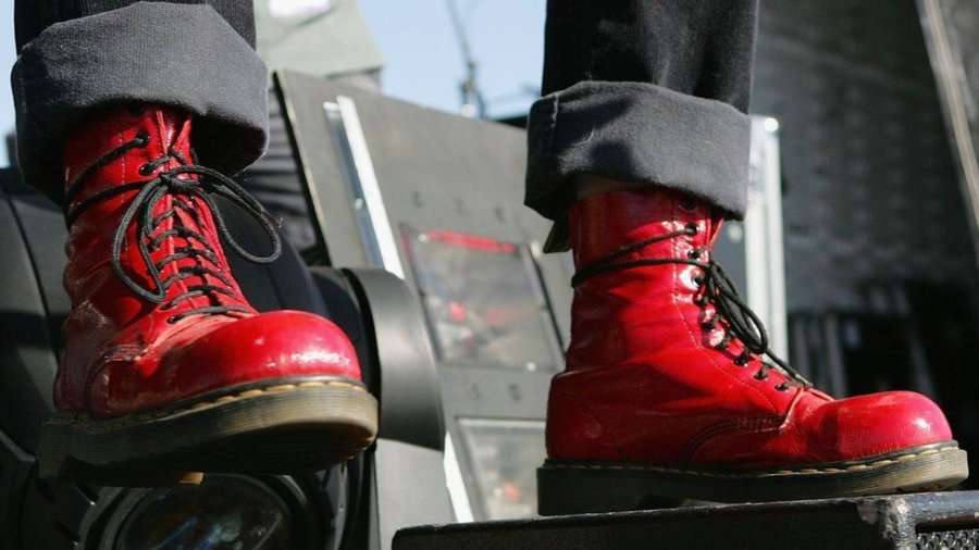 “Dr Martens” planifikon të hyjë në tregun e aksioneve