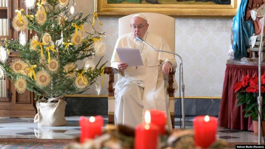 Papa Françesku vaksinohet kundër COVID-19