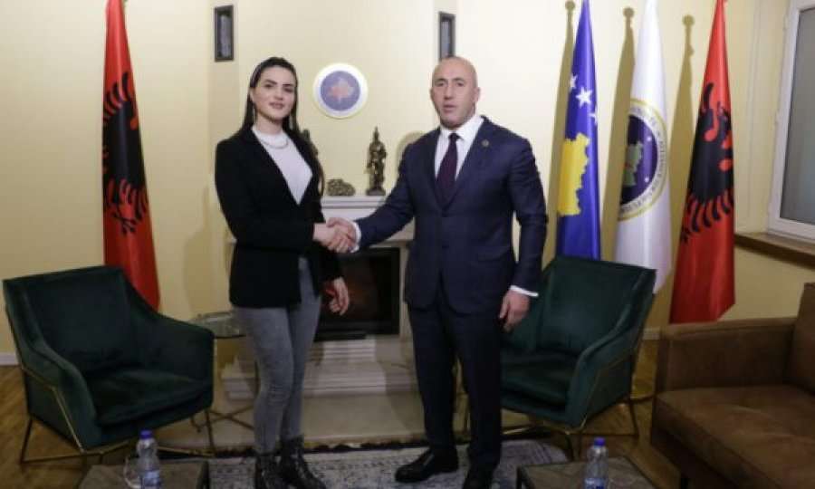 19-vjeçarja tërhiqet nga lista e AAK-së për deputete