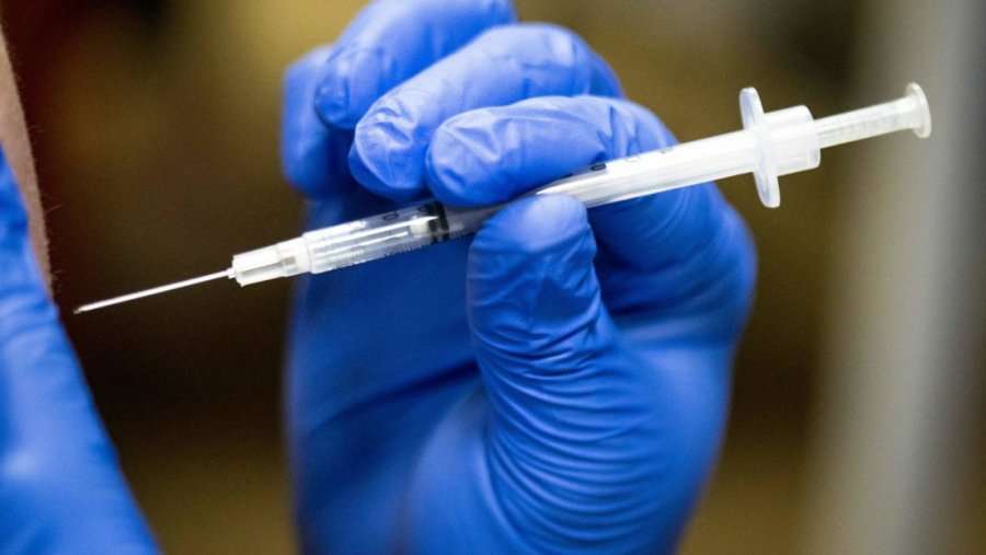 Mjekja shqiptare në Gjermani: Kemi raste ku të vaksinuarit janë prekur nga COVID-19