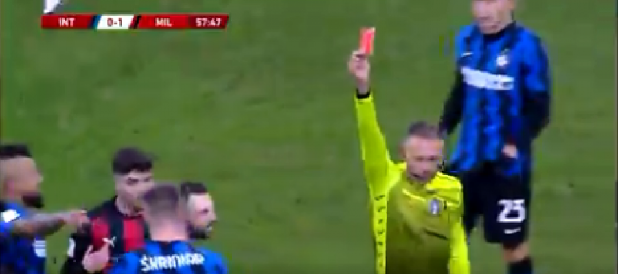 “Ndizet” derbi, Zlatan Ibrahimoviq ndëshkohet me karton të kuq ndaj Interit