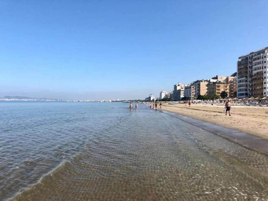 Kapi peshkaqenin gjigant në Durrës, kapiteni i anijes: Është i pesti dhe më i rrezikshmi