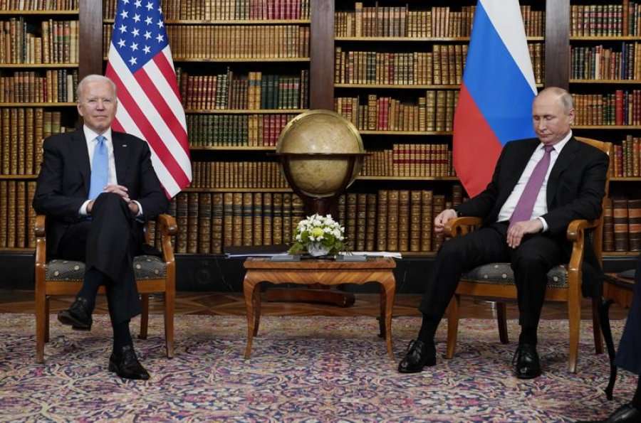 Incident në takimin Biden – Putin, agjentët rusë kapin për rrobash gazetarët amerikanë